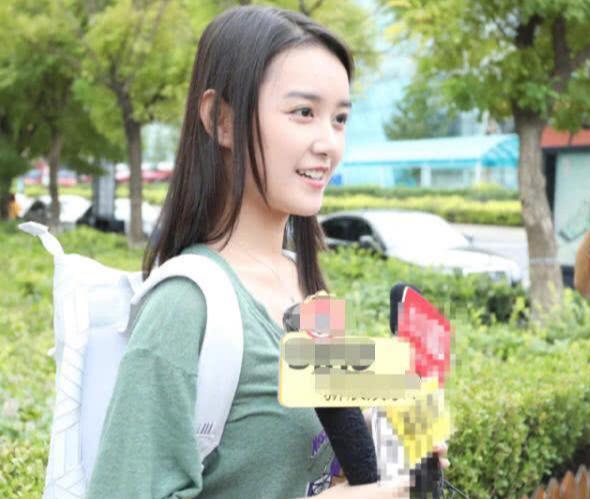 蒋依依北影报到,素颜出镜很唯美,粉丝为她打call