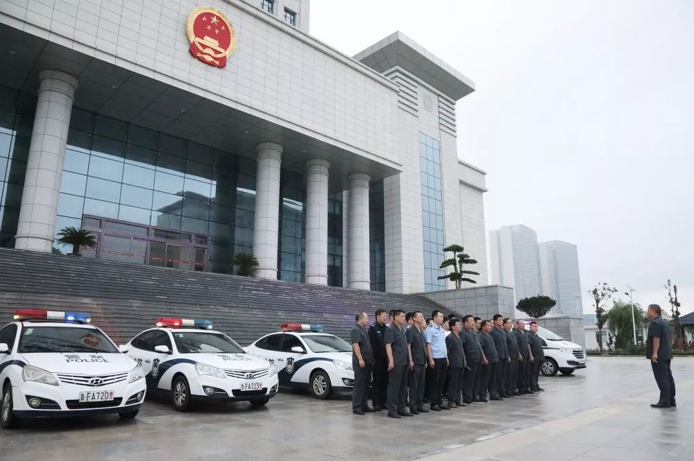 鲁法资讯 | 凌晨5点半,烟台法院25名执行干警在