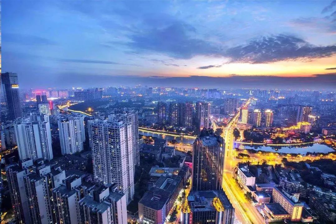 成都人均面积_成都夜景(2)