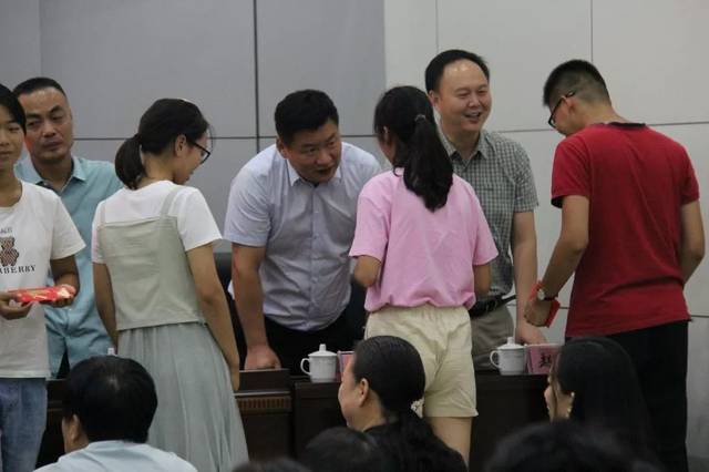 叶县2019年"光彩v学子"亿联帮扶a学子学子代课老师待遇高中工资图片