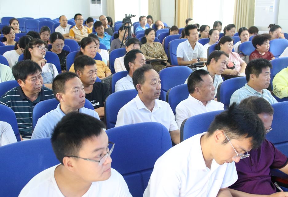 临泉县城东街道东方红小学近日投入到新学年工作中让全校老师以最佳的