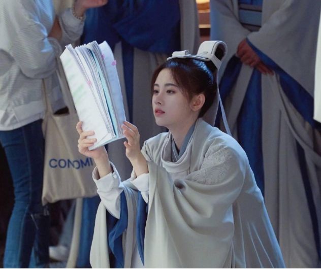 “四千年美女”鞠婧祎新戏《云上学堂》象山影视城杀青，女扮男装剧情引期待!