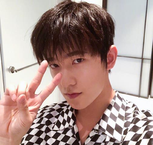 拍奶奶的视频的男博主 ca8806af300d4843ae45212c0daf060a.jpeg