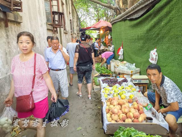 菜市场卖内衣_菜市场卖鱼图片