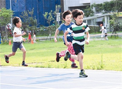                     8岁男孩性早熟，医生预测身高不过一米五，罪魁祸首就在你家里