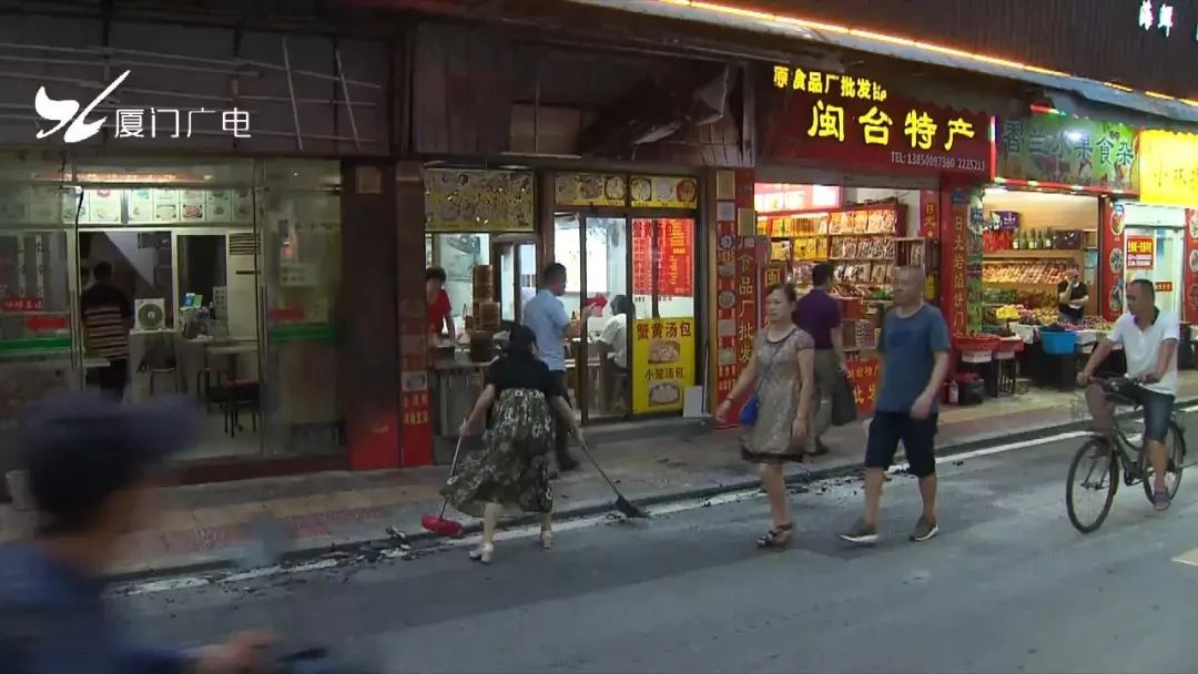 【爆炸新闻】惊险!厦门一小吃店门口液化气罐突然起火,两人烧伤