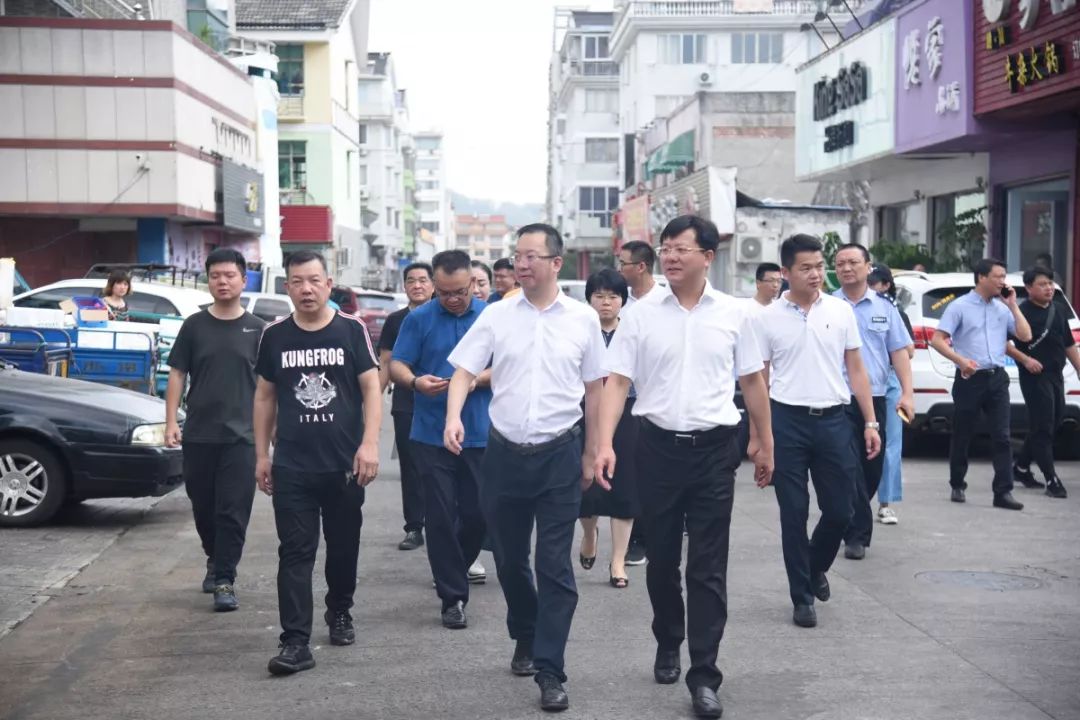 文明创建进行时丨区委副书记包顺富,区委常委,宣传部长李羚来街道开展