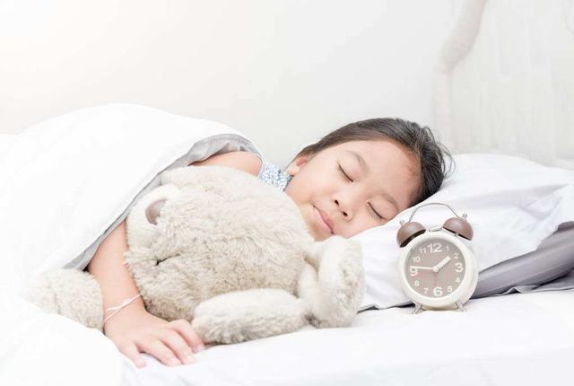                     原创            孩子睡不够影响长个儿怎么办？专家说可以用6招提升睡眠质量