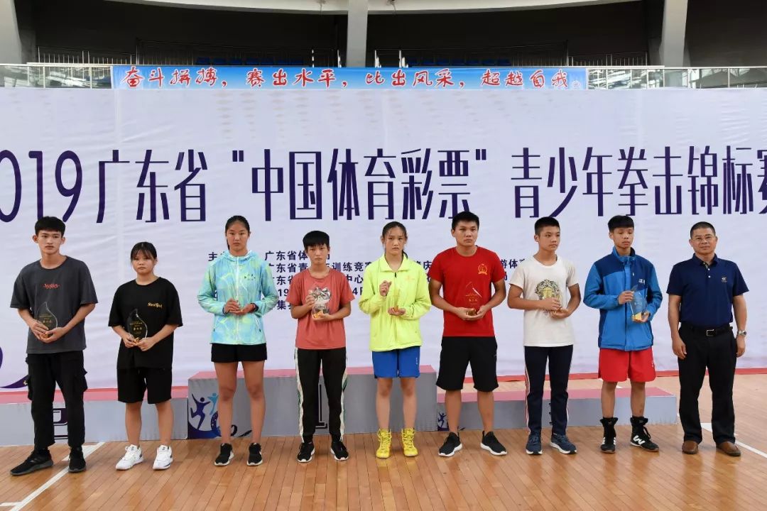 第一名:潘志聪(男子乙组60-63kg)第二名:龙晓莹(女子甲组54-57kg,李