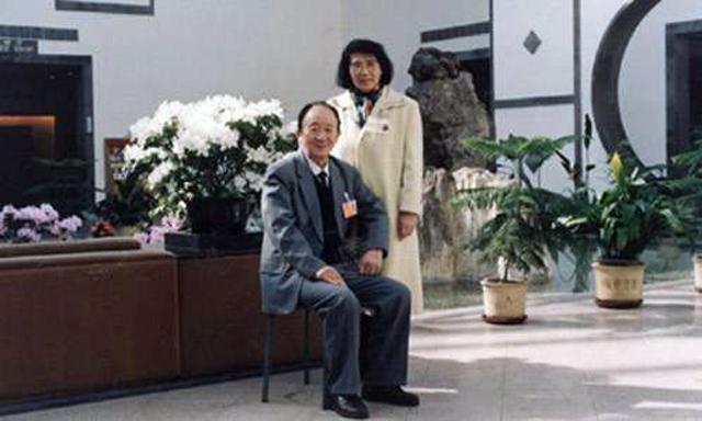 播音伉俪夏青与葛兰互相称老师恩爱一辈子儿子很帅气如今她86岁
