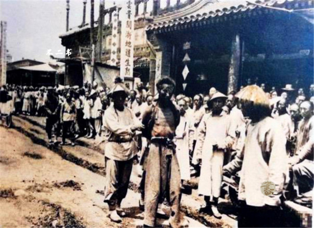 直击百年前真实的义和团:镜头下被斩首的拳民,临刑依旧昂着头颅_照片