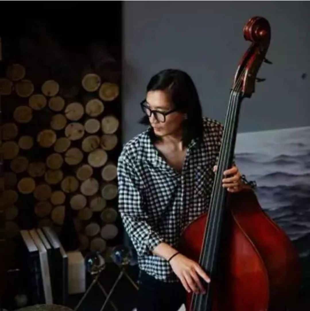 王晨淮,爵士贝斯手,从14岁起接触音乐,并于17岁考入北京现代音乐学院