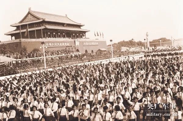 阅兵·档案 | 1950年国庆阅兵:在朝鲜战争严峻形势下举行的阅兵