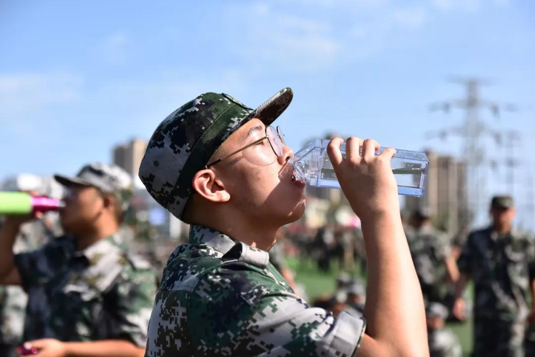 注意:大汗淋漓后不要急于喝冷水,以免对