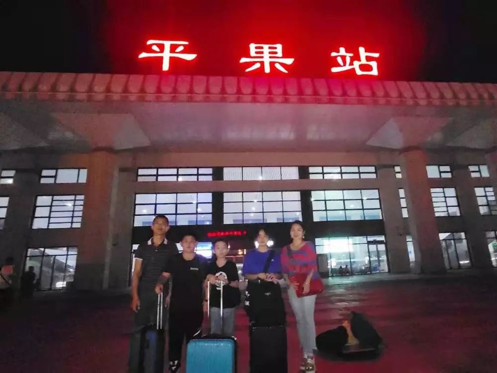 平果站百色站安全抵达百色,平果等地历时16个小时穿越2515公里从北京