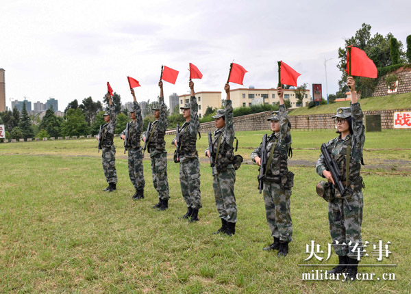 旗语训练连日来,第75集团军某新兵旅呈贡营区为加强新兵骨干队伍