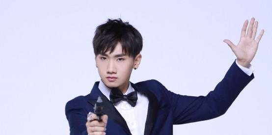 萧亚轩公布恋情,汪苏泷却单身,网友们笑疯了