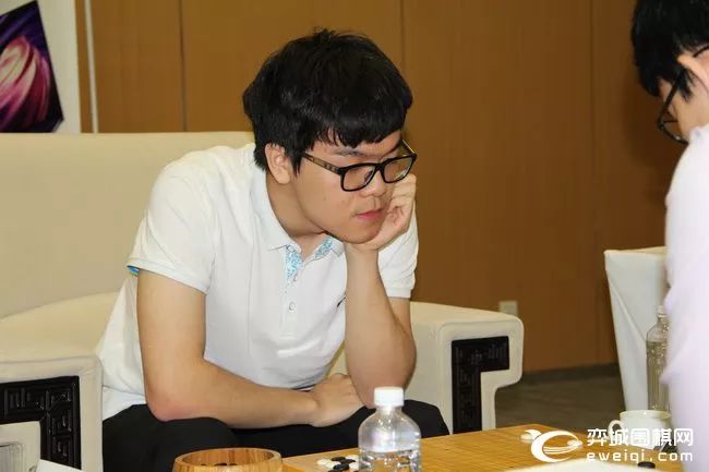 两场围甲助阵围棋大会 柯洁vs丁浩 江维杰vs陈耀烨