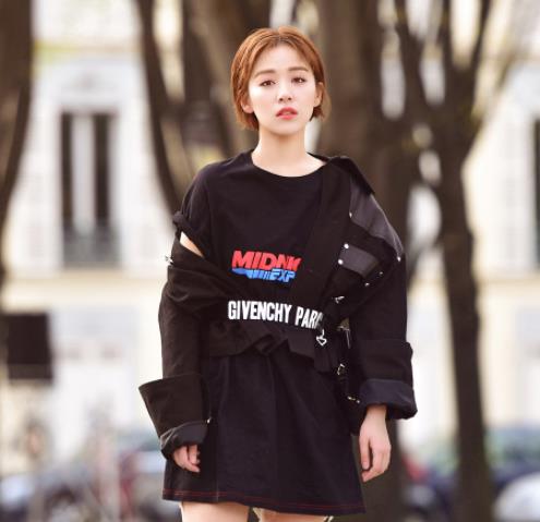 阚清子晒后台照,看到她的 叉腿 盘坐后,网友 形象不要了