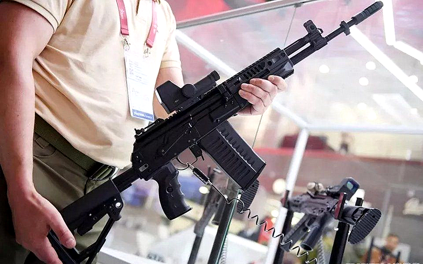 军事丨俄罗斯新一代ak突击步枪,究竟是自用还是外贸仍旧成谜