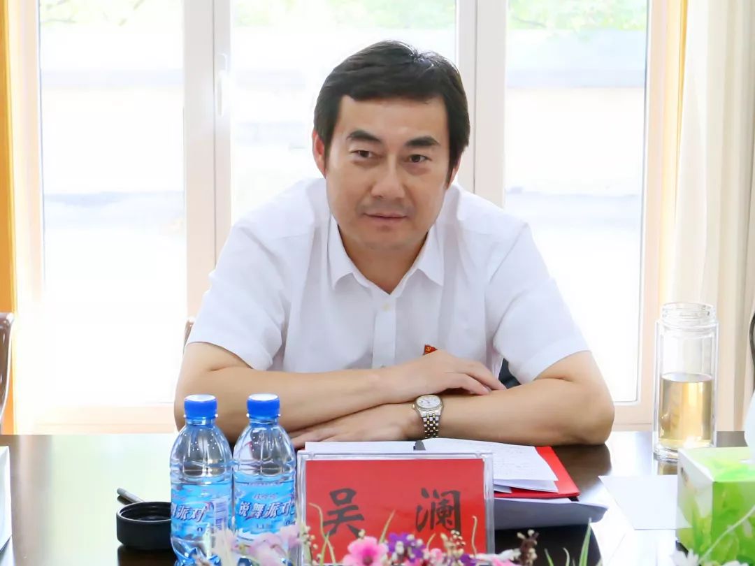 庄河市领导吴澜,李永祥,于德才,汪志勇出席了座谈会,并与青年干部们一