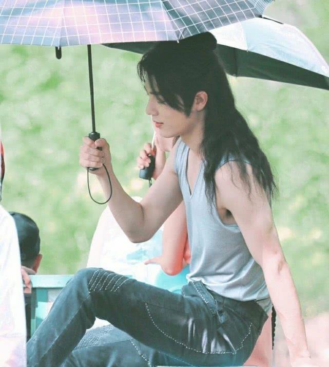 当肖战《斗罗大陆》扎起了辫子,网友:春暖花开没女生什么事了!