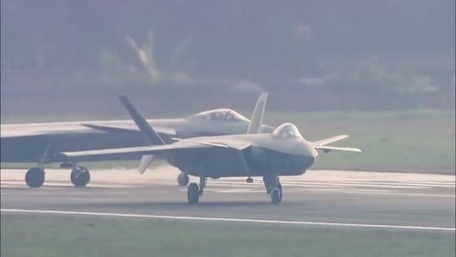 歼20宣传视频惊艳亮相,多种角度首度公开,细节