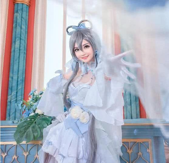 小仙女cos花嫁洛天依,一袭婚纱裙美炸了,网友:彻底沦陷了