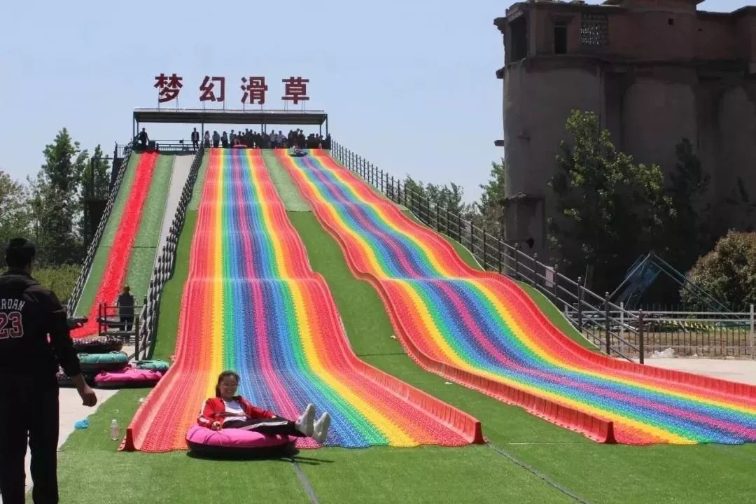 夫子山 春秋末年,孔子周游列国传播儒家学说,率众弟子"去曹适宋"