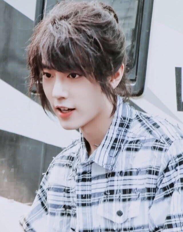 当肖战《斗罗大陆》扎起了辫子,网友:春暖花开没女生什么事了!