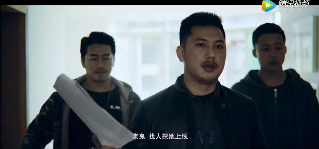 (影片截图) 影片叙事由一个新入职缉毒警察的视角展开,通过还原三次