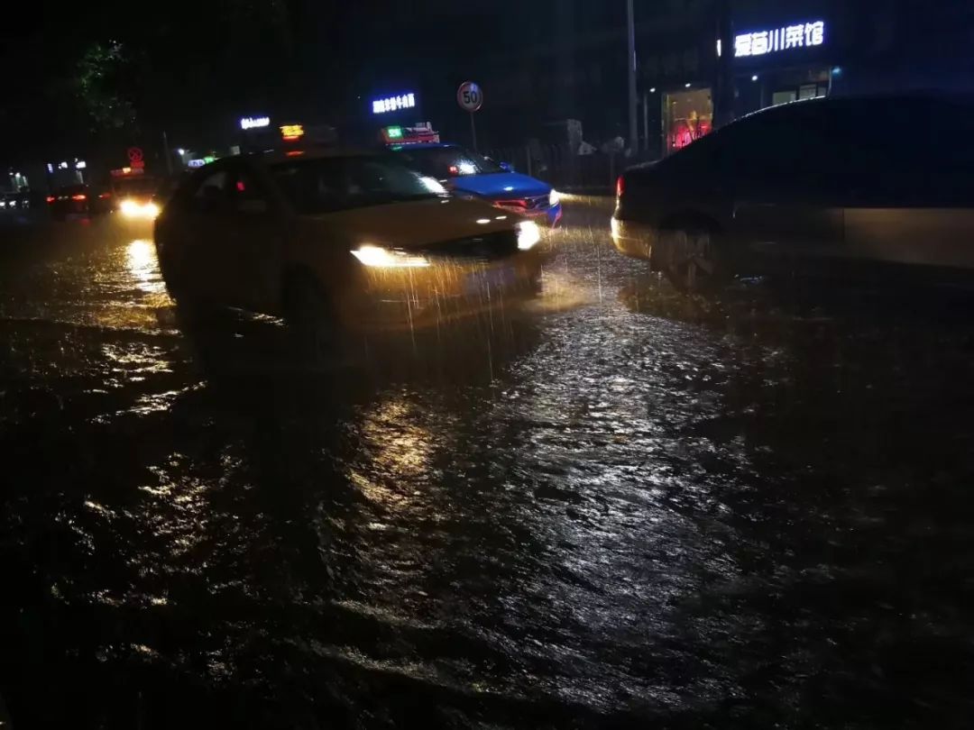 昨夜西安暴雨居然这么大附视频