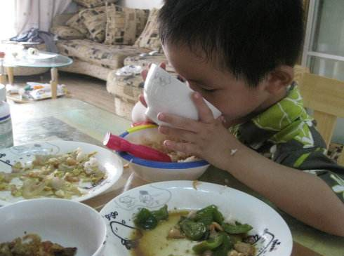                     3种饭影响娃发育，很多家庭中招，即使孩子爱吃，也要马上停止