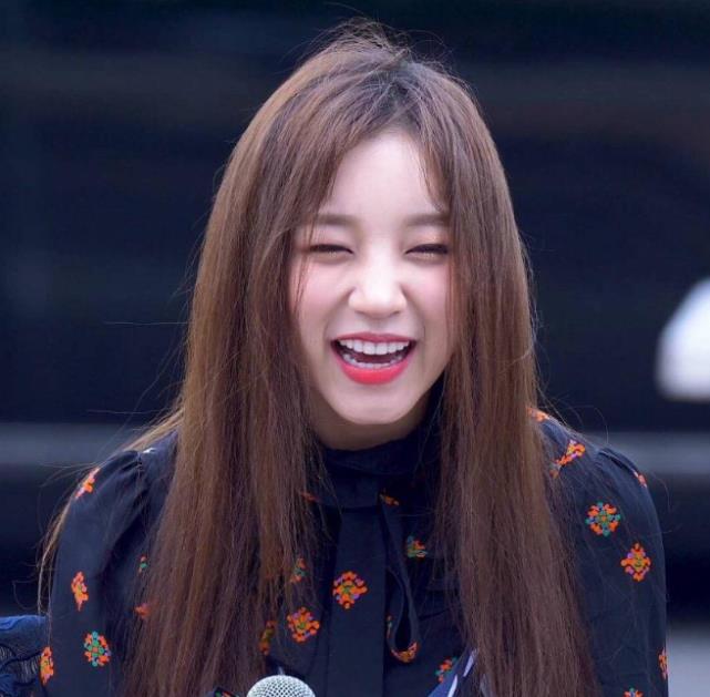 宋雨琦素颜照被疯传,看到她的起床照,网友:我承