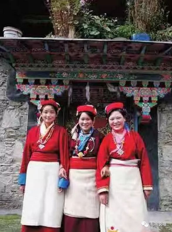 由于门巴族与藏族间交往密切,互通婚姻,在政治,经济,文化,宗教信仰