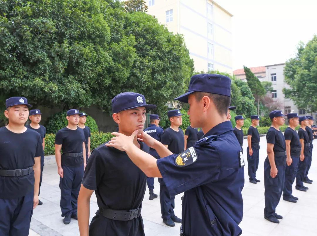 警校的这个军训不一般!