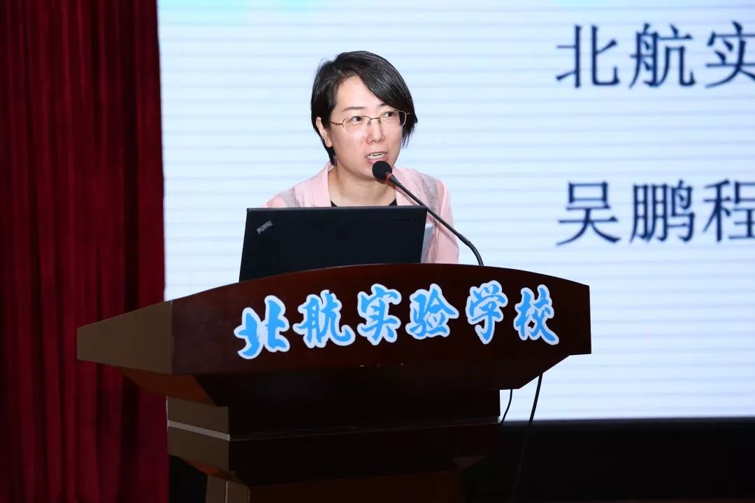 学生代表林子涵首先提示学弟学妹,高中学习的难度与广度都在提升,因此