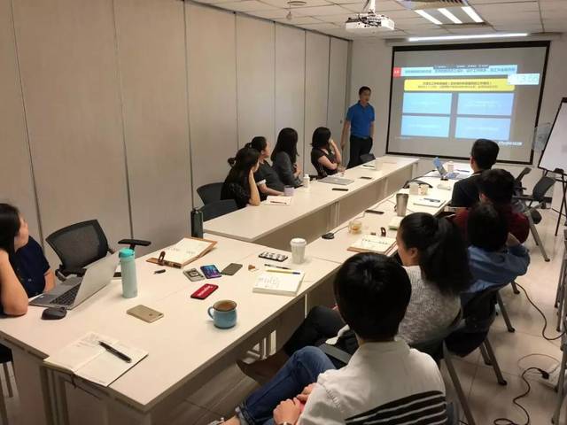 看大学生喜爱雇主是如何宠爱员工的