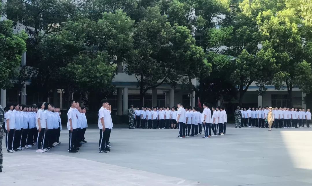 台州市书生中学军训汇报表演暨国防教育闭营仪式圆满结束