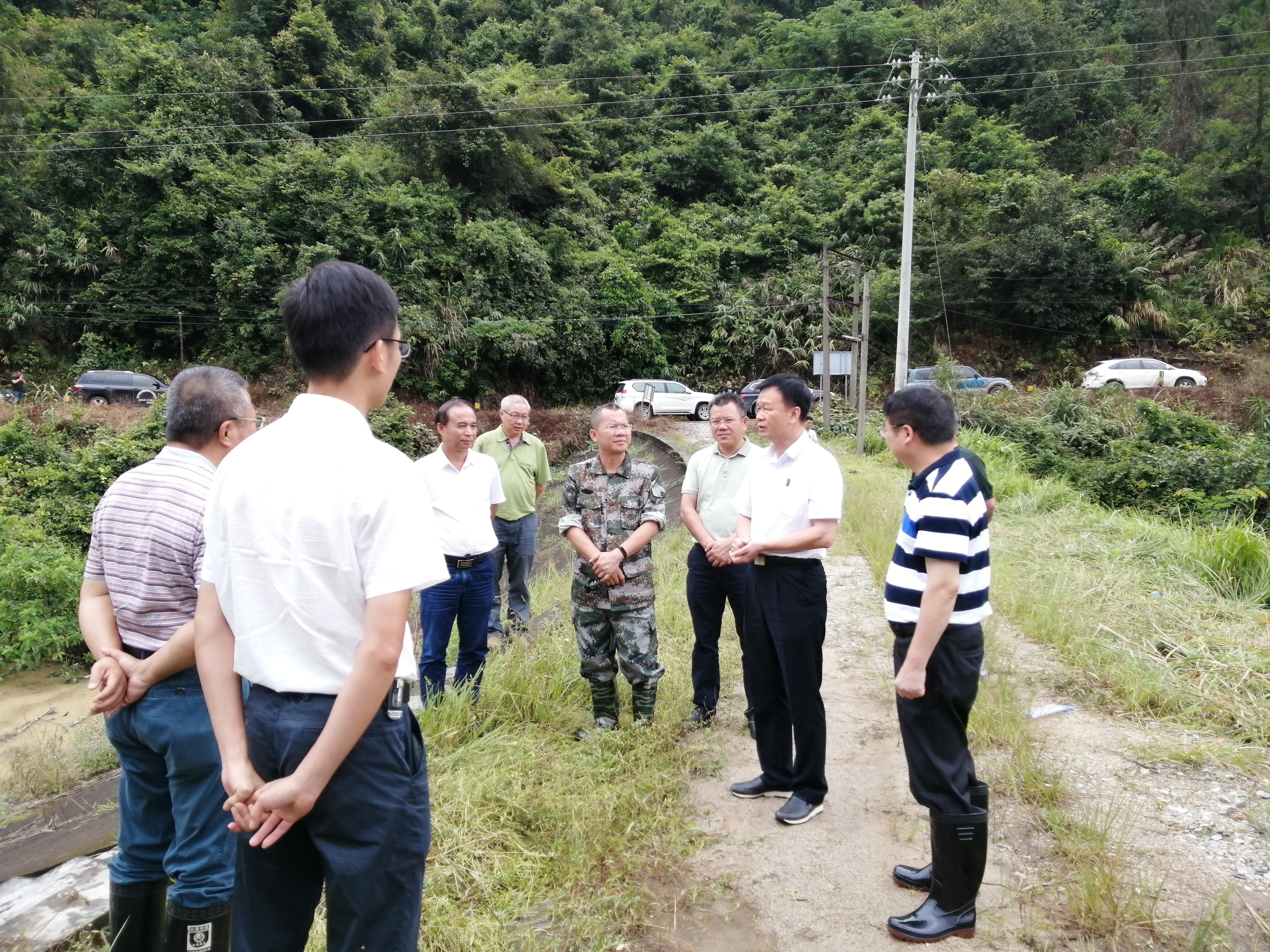 区主要领导江栋才深入河台检查指导抢险救灾工作