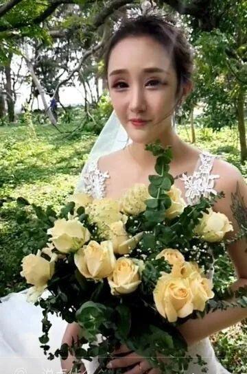 大美高迪婚纱照_高迪和大美的婚纱照(2)