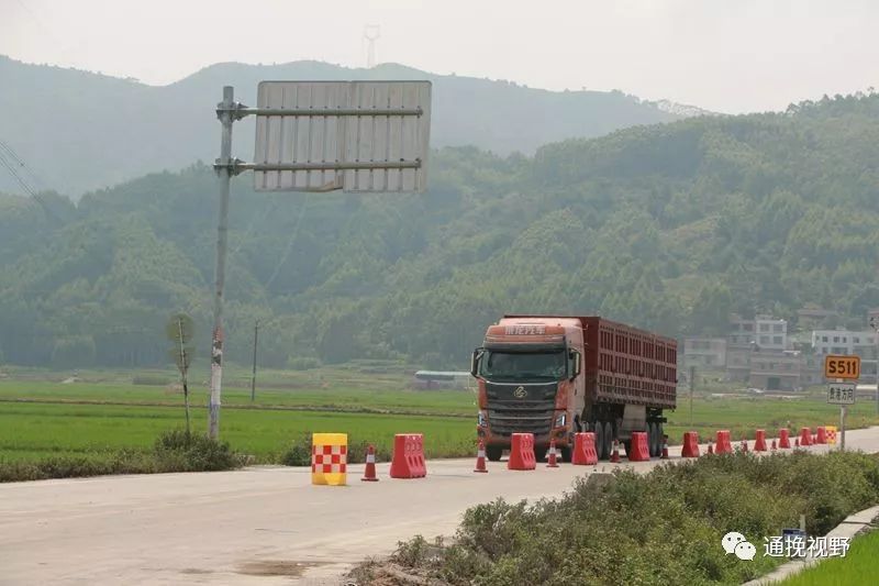 慢点武宣通挽的这个十字路口容易出事故