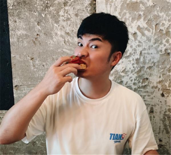 爱情公寓第五部花絮张伟 23c6192ac8c0406fb65becadedbf1eaf.jpeg