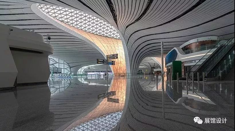 扎哈·哈迪德(zaha hadid)设计大兴国际机场于2015年初首次宣布动工
