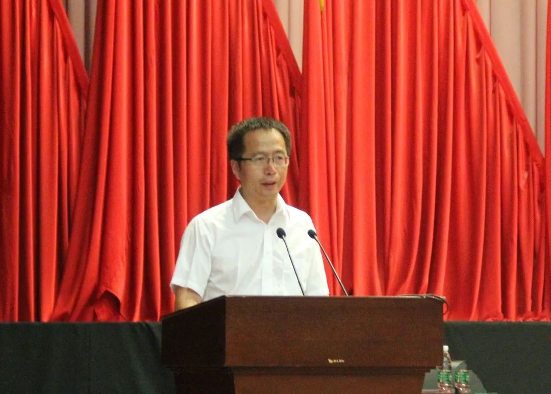 随后,院长吴东立从发展历史,科研发展和师资队伍建设等多角度介绍了