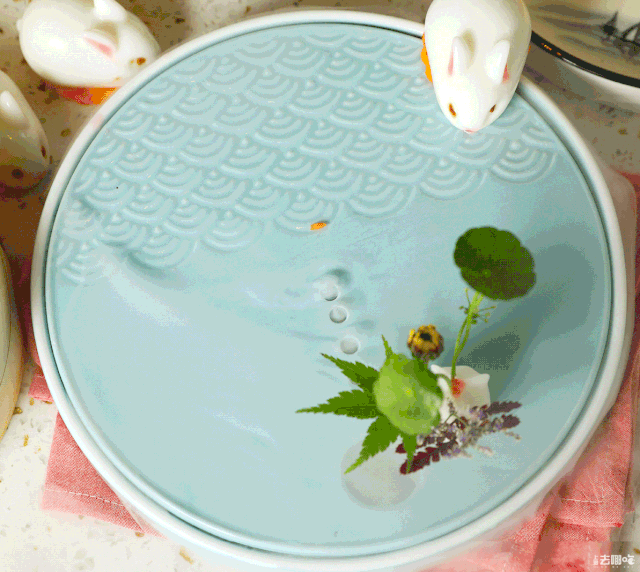 南京东路又爆排队奇迹!70道点心统统半价!持续