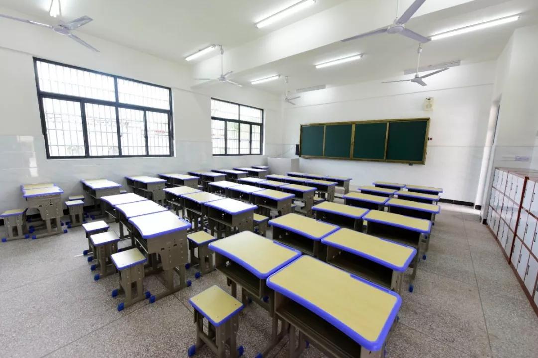 赞柴桑区第四小学落成投入使用是一所花园式现代化小学