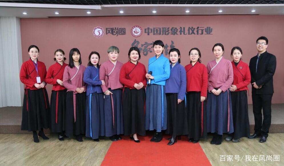 礼仪培训班多少钱，怎么收费