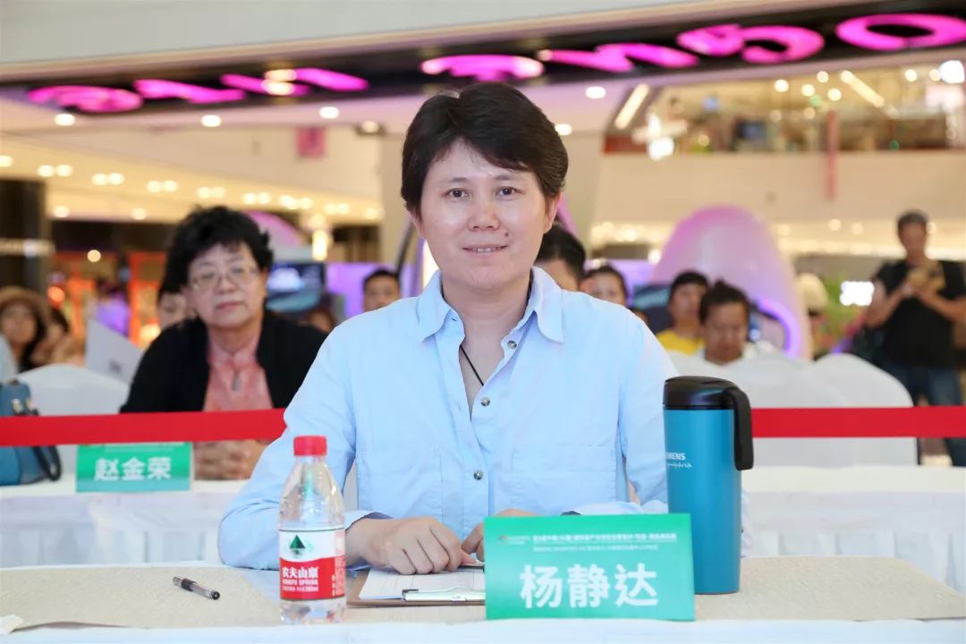 杨静达女士