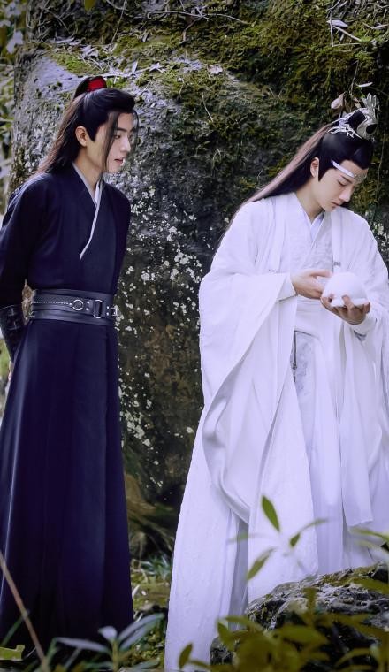 "陈情令"让王一博和肖战大火,为何王一博被爆绯闻,肖战却没事